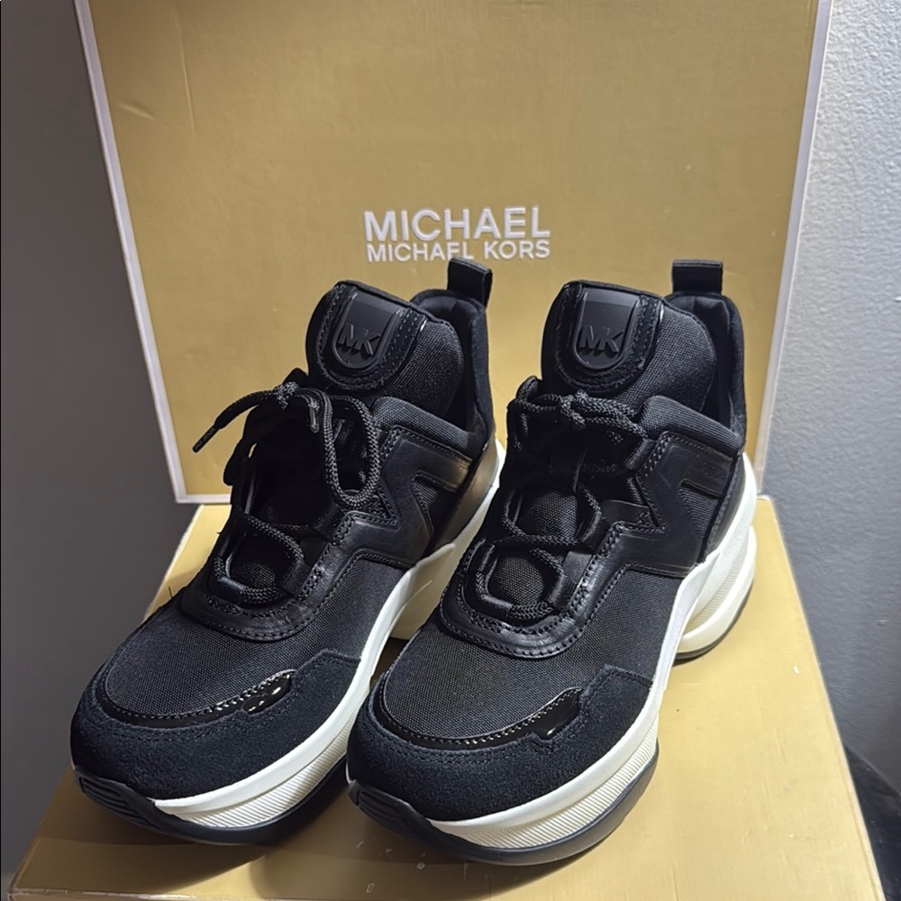 Michael Kors Olympia Trainer Black and White Woman Platform Lace-Up Sneakers